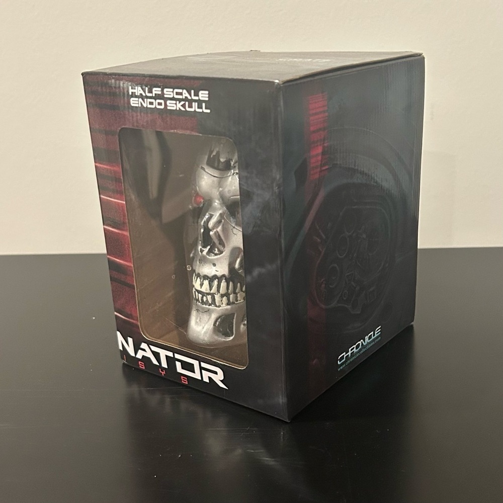 Lootcrate Exclusive Terminator Genisys Half Scale Endo Skull NIB - Picture 8 of 8